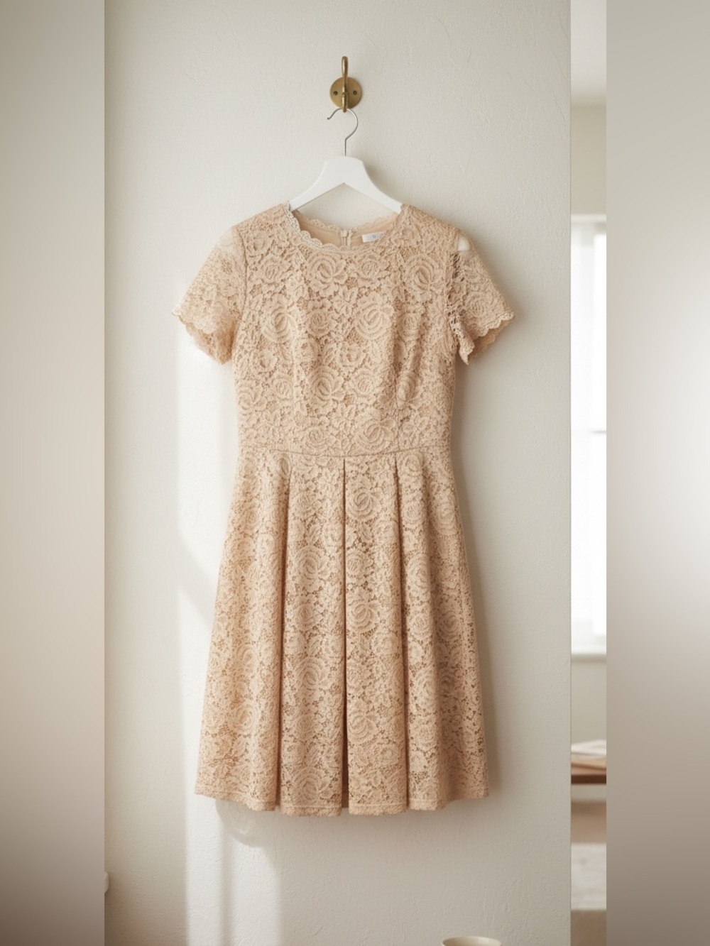 Dress Tells Neutral Lined Stretchy Lace Dress Size XL